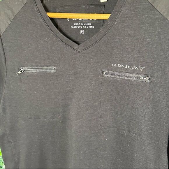 Men’s Guess Black V-neck Shirt Sz Medium - Picture 2 of 7